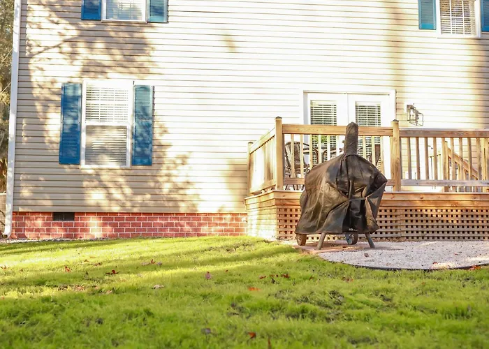 Sleeps 12! 5 Bdrm-2 Kings,3 Queens-Deck & Patio-Mins To Pi & Beaufort