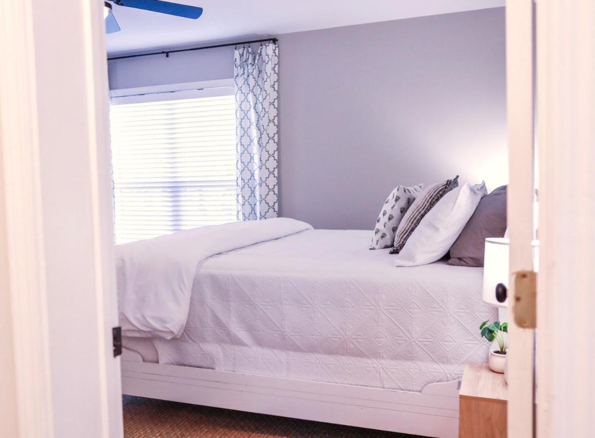 Sleeps 12! 5 Bdrm-2 Kings,3 Queens-deck & Patio-mins To Pi & Beaufort Holiday home *