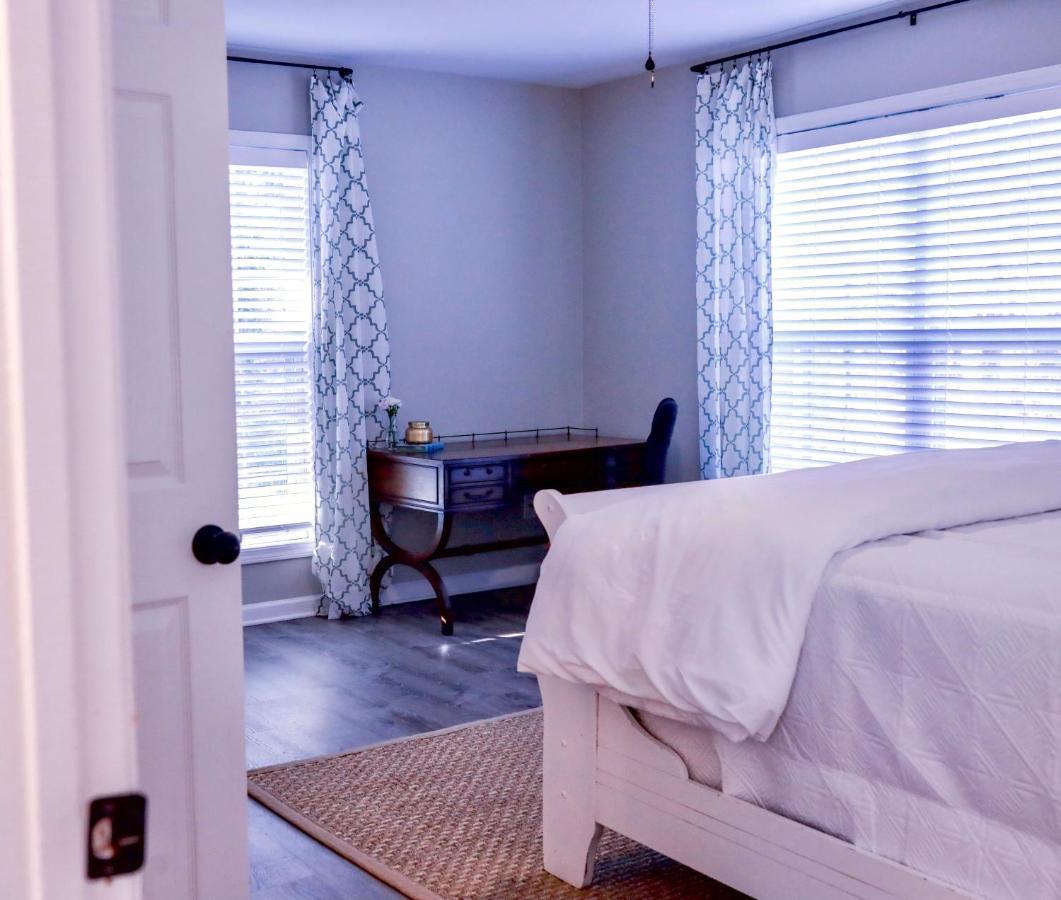 Sleeps 12! 5 Bdrm-2 Kings,3 Queens-deck & Patio-mins To Pi & Beaufort Holiday home *