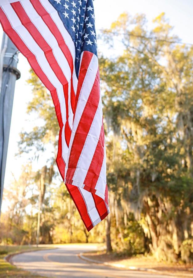 Holiday home Sleeps 12! 5 Bdrm-2 Kings,3 Queens-deck & Patio-mins To Pi & Beaufort *